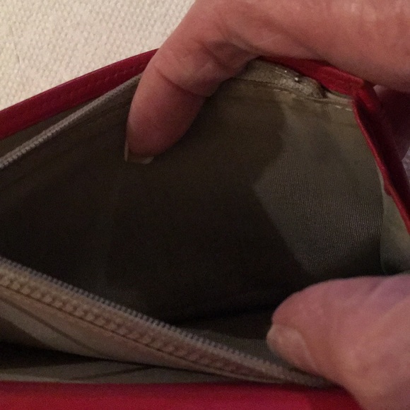 Special Authentic Red Chanel Wallet - Picture 6 of 8